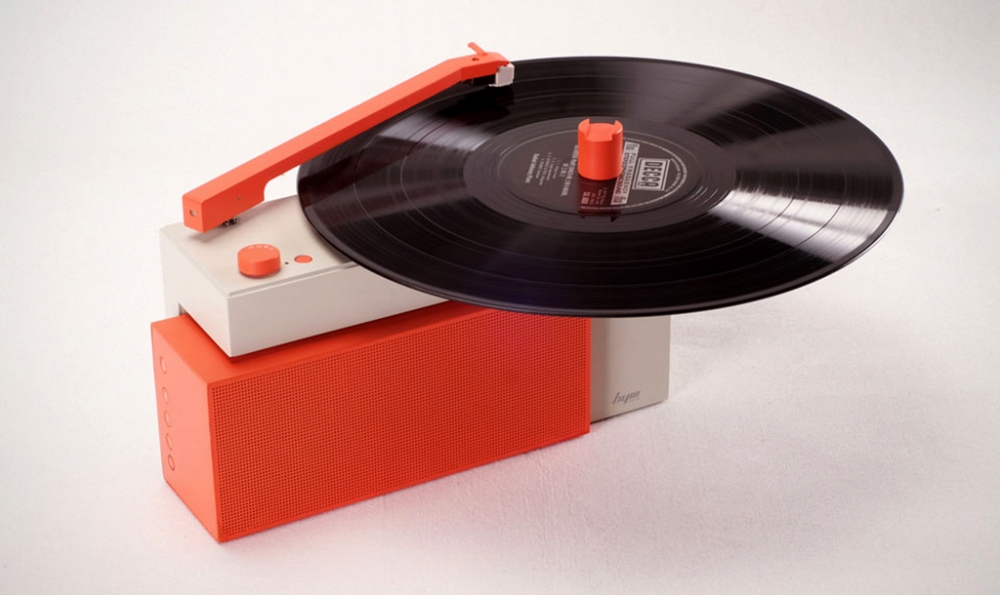 DUO all-in-one turntable with detachable wireless Bluetooth speaker