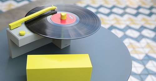 DUO all-in-one turntable with detachable wireless Bluetooth speaker