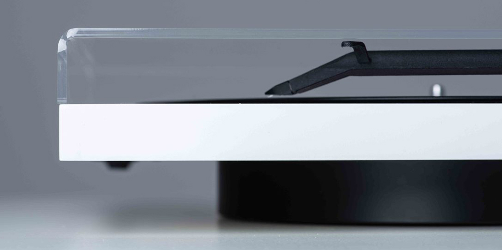 TONE Factory minimalist turntable with Bluetooth